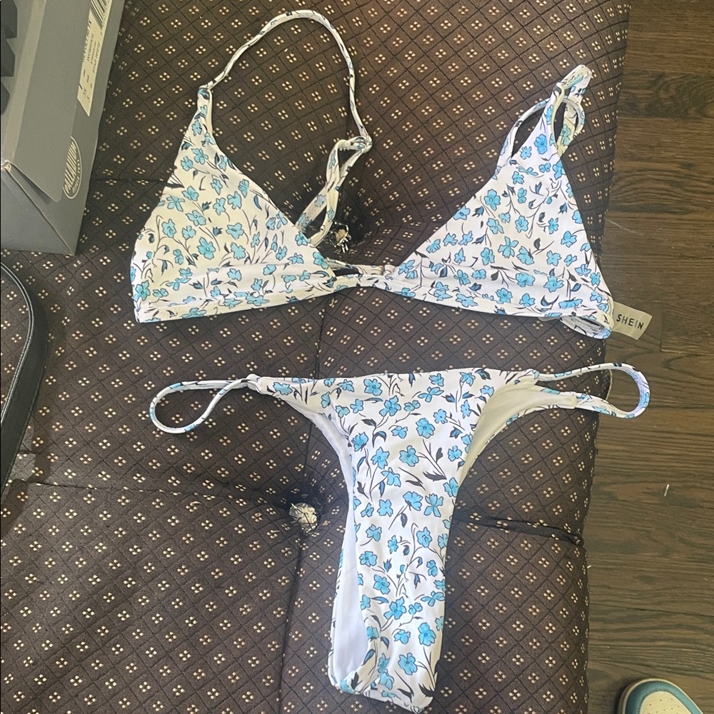 Floral SHEIN Bikini Set with Blue and White Design